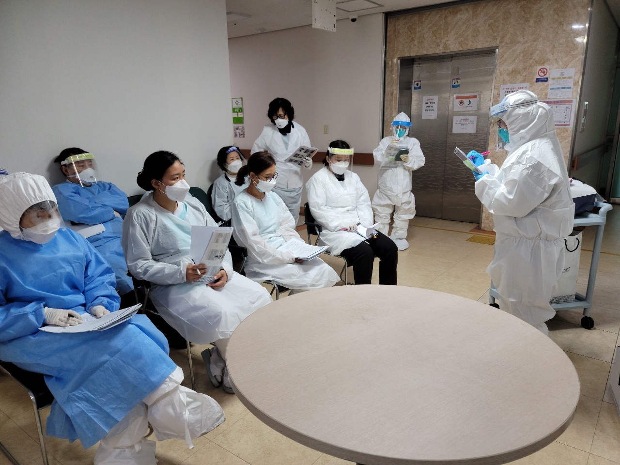 활동사진 - [코로나19 발생기관] 역학조사지원 | 감염병관리지원단